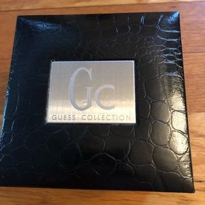 Unisex watch. Could be worn by men or women.